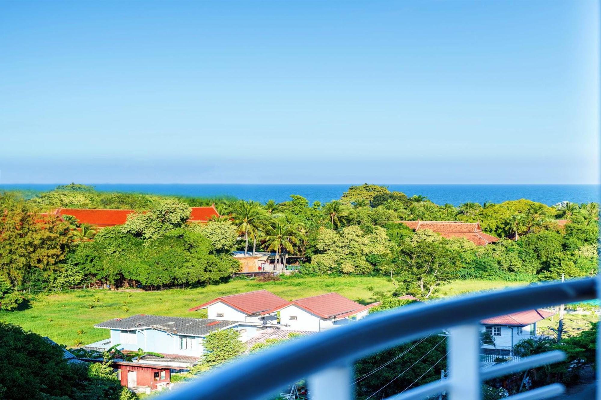 Апартаменты Hua Hin First - Happy Rent Номер фото