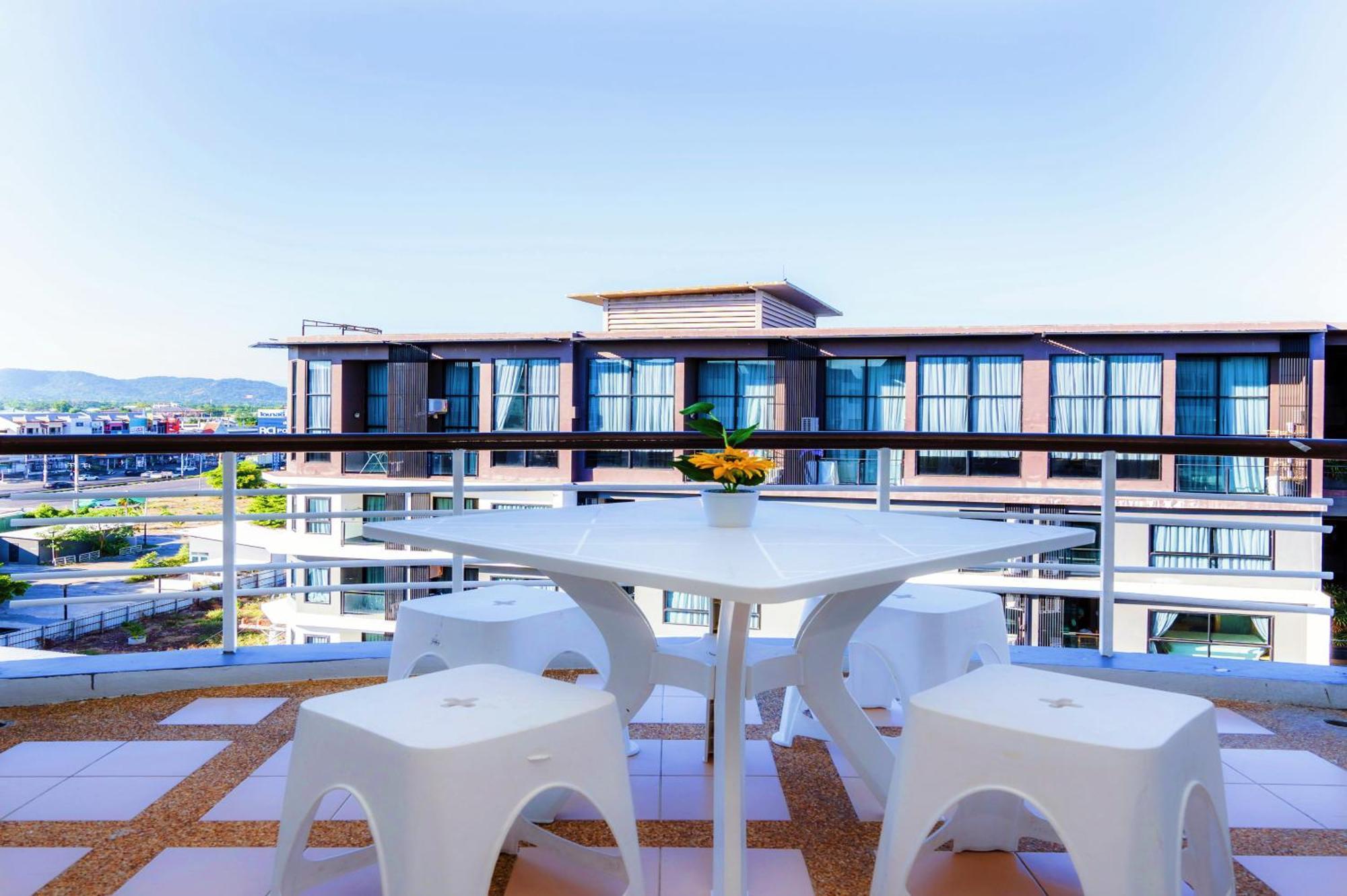 Апартаменты Hua Hin First - Happy Rent Номер фото